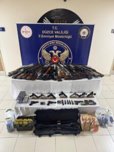 DÜZCE (AA) – Düzce'de sosyal medya üzerinden "silah teşhiri" yaptığı