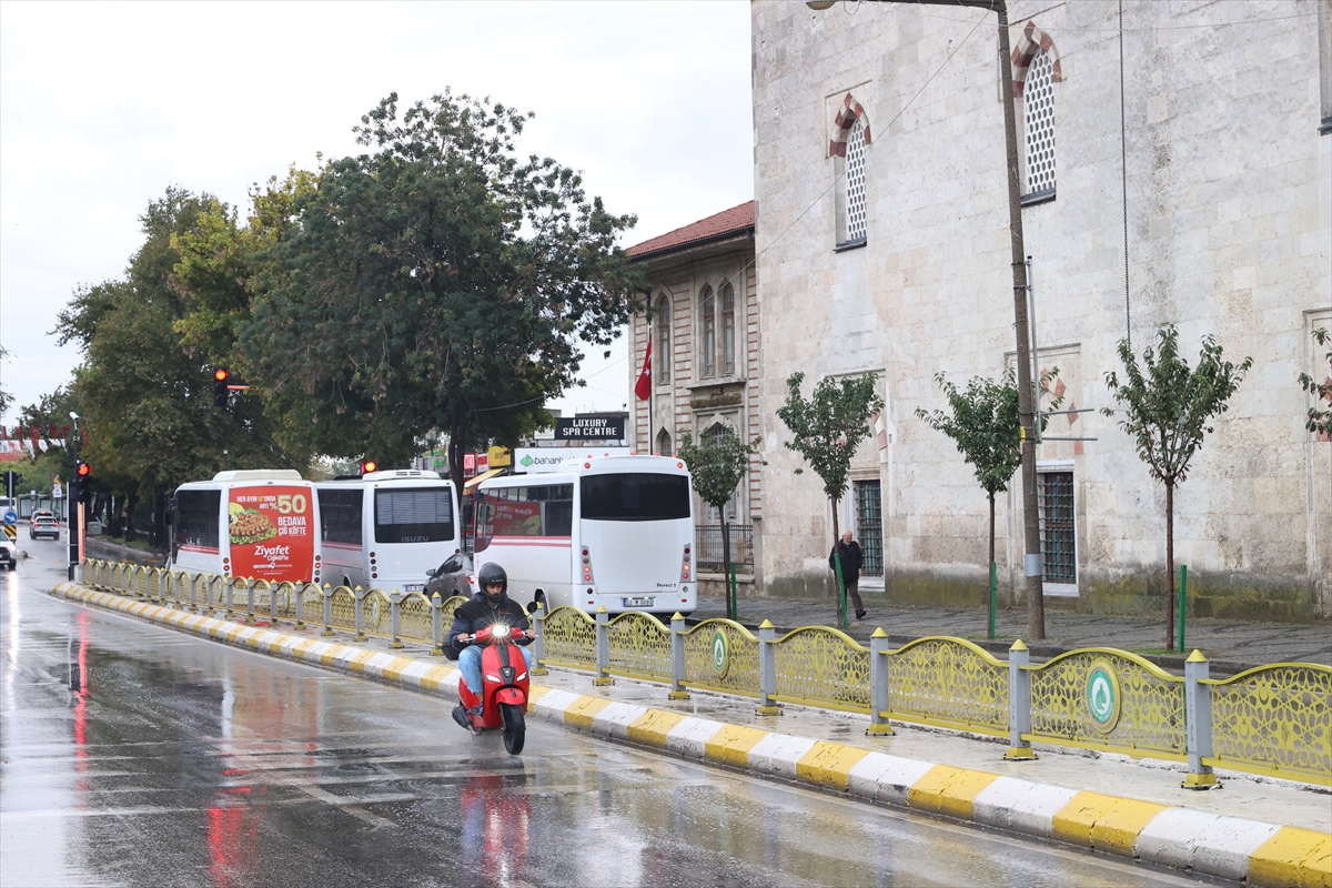 Edirne ve Kırklareli'nde sağanak etkili oluyor