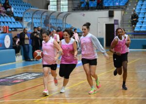 EDİRNE (AA) – Edirne'de kadınlar, basketbol maçı ile meme kanserine