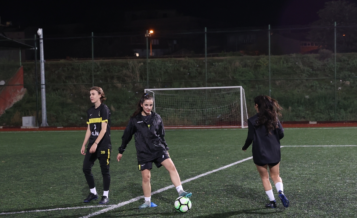 Edirne'nin tek kadın futbol takımı yeni sezona şampiyonluk hedefiyle hazırlanıyor