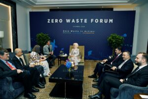 - Emine Erdoğan, görüşmede, Türkiye'nin yeniden inşa ve toplu konut