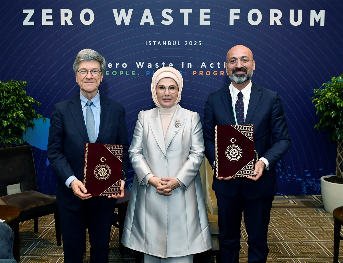 Emine Erdoğan, BM Sürdürülebilir Kalkınma Çözümleri Ağı Başkanı Sachs ile görüştü