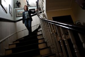 - Siyasete 1983'te SODEP'in kurucu genel başkanlığıyla adım atan, SHP