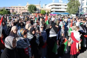 ERZİNCAN (AA) – Erzincan'da, Gazze'ye insani yardım ulaştırmak için yola