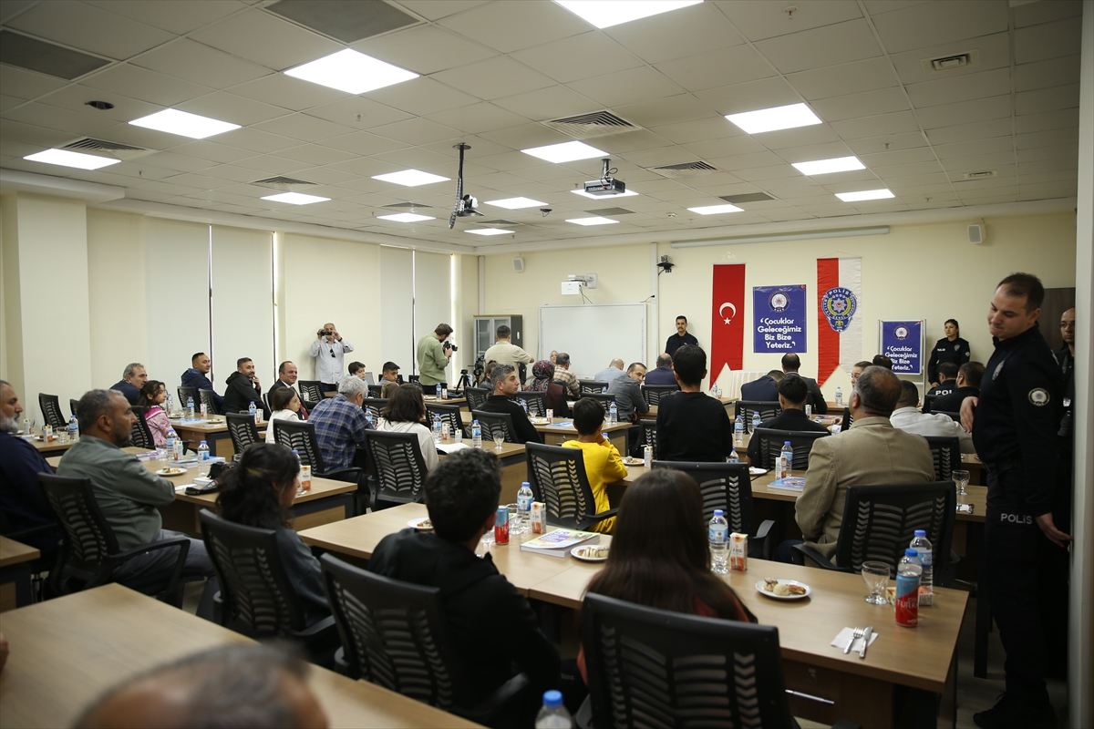 Erzurum'da “gönüllü eğitimci polisler” meslektaşlarının çocuklarını sınavlara hazırlayacak