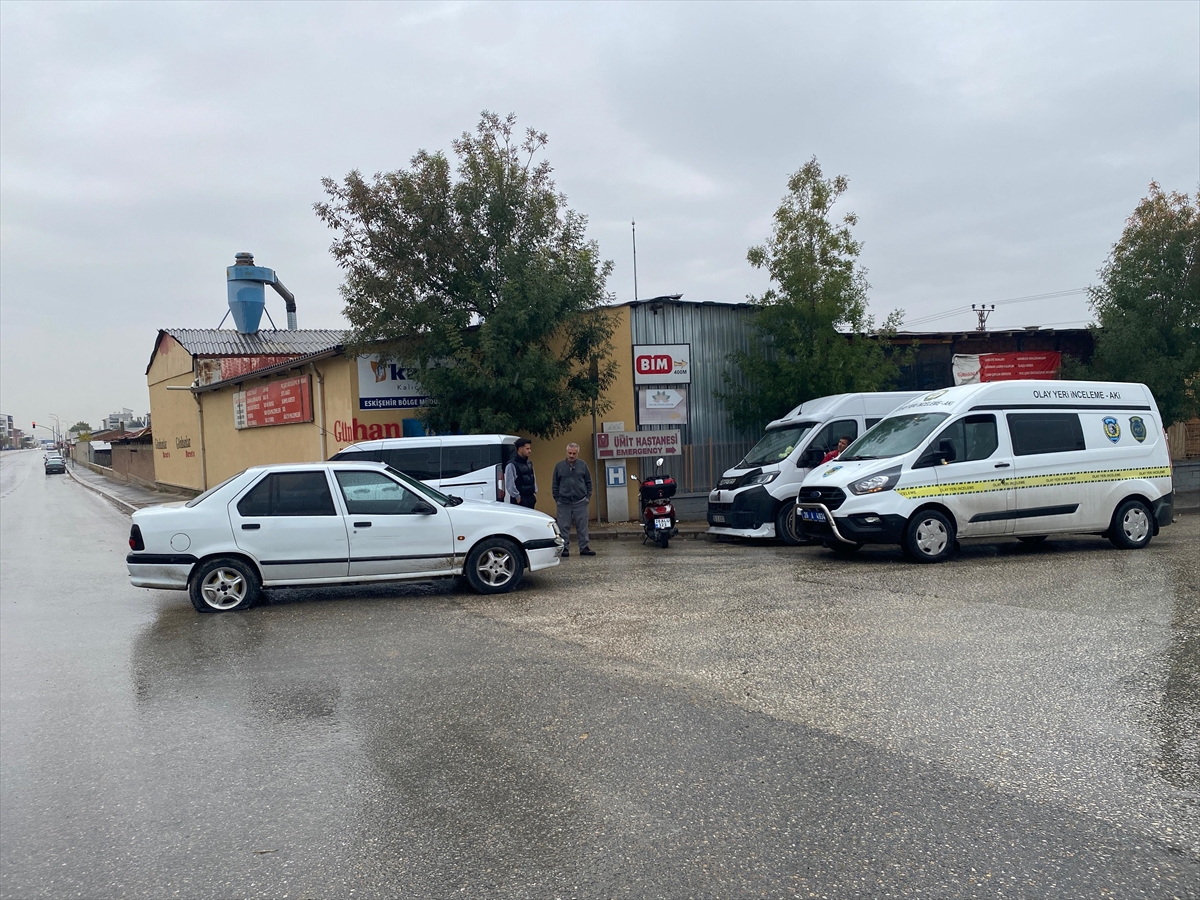 Eskişehir'de anahtarı üzerinde unutulan aracı çalan şüpheli, polisin kovalamacasıyla yakalandı