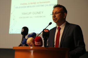 ESKİŞEHİR (AA) – Eskişehir'de, Valiliğin himayelerinde İl Milli Eğitim Müdürlüğü