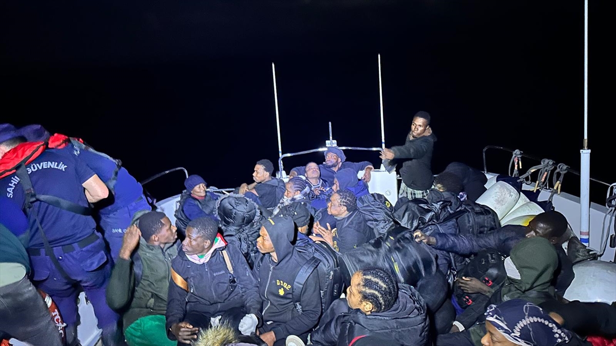 Fethiye açıklarında 46 düzensiz göçmen yakalandı