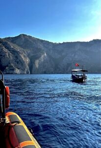 MUĞLA (AA) – Muğla'nın Fethiye ilçesi açıklarında sürüklenen teknedeki kişi