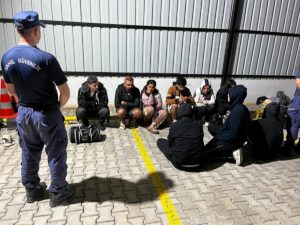 MUĞLA (AA) – Muğla'nın Fethiye ilçesinde 20 düzensiz göçmen yakalandı.