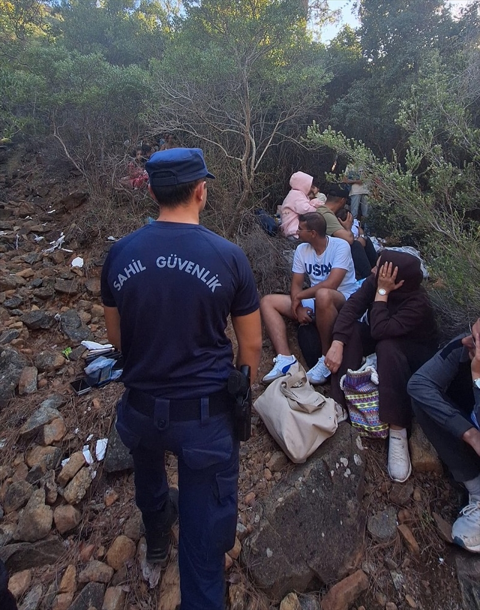 Fethiye'de bir koyda 59 düzensiz göçmen yakalandı
