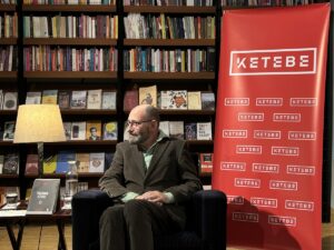 - "Edebiyat ve Felsefe Üzerine" başlıklı söyleşiye katılan ödüllü yazar,