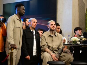 - Başkan Dursun Özbek'in yanı sıra teknik direktör Okan Buruk