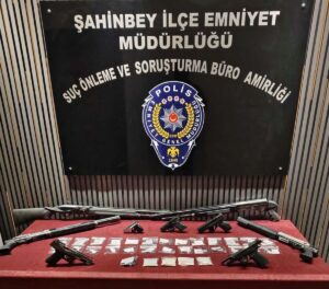 GAZİANTEP (AA) – Gaziantep'te düzenlenen uyuşturucu operasyonunda biri aranan hükümlü