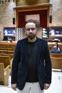 - "Hastaneye aynı anda iki çocuk geliyor, ikisinin de ameliyat