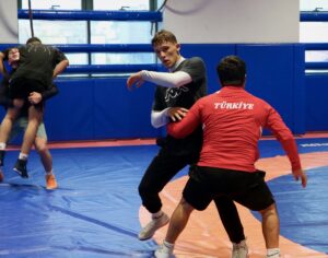 KOCAELİ (AA) – Kocaeli'de kamp yapan U-15 Serbest Stil Güreş