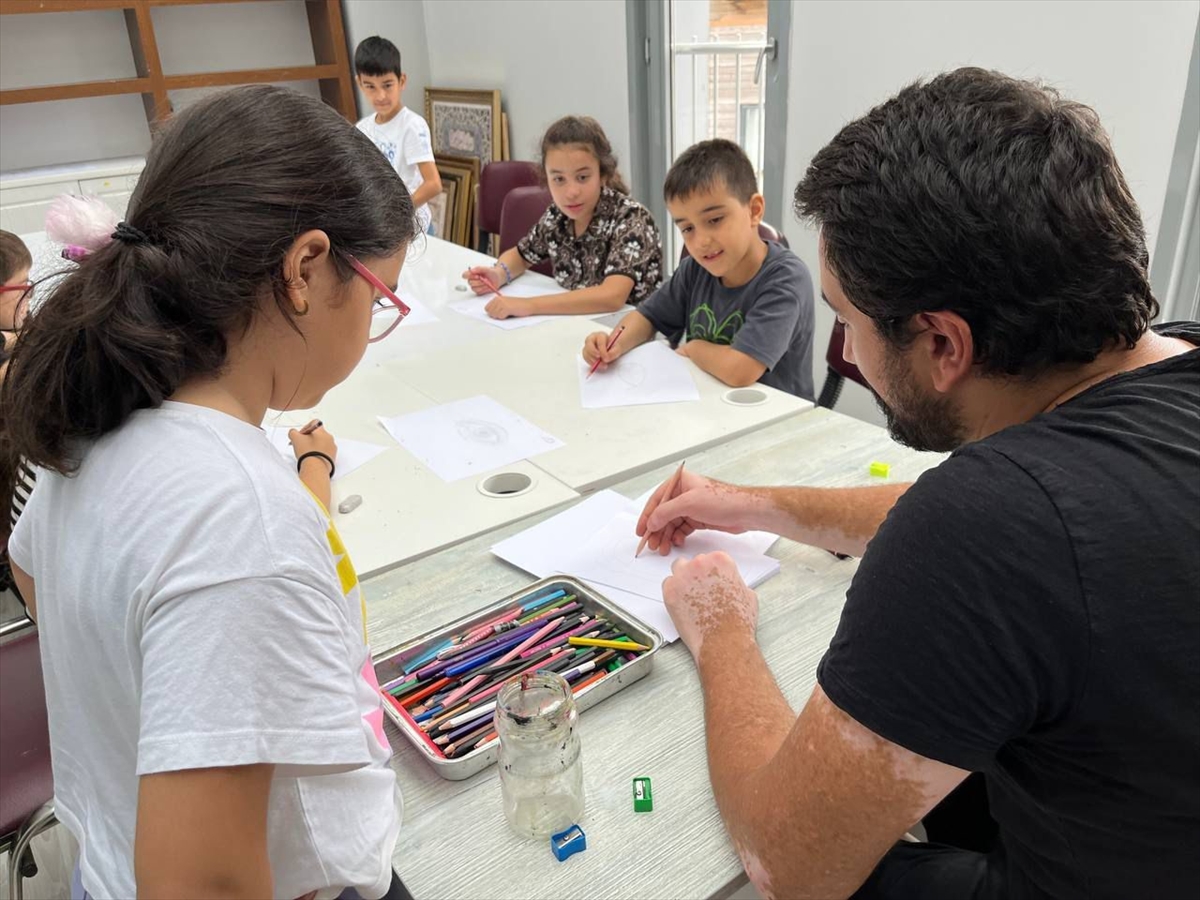 Genç yetenekler, sanata ilk adımı Fatih'te atıyor