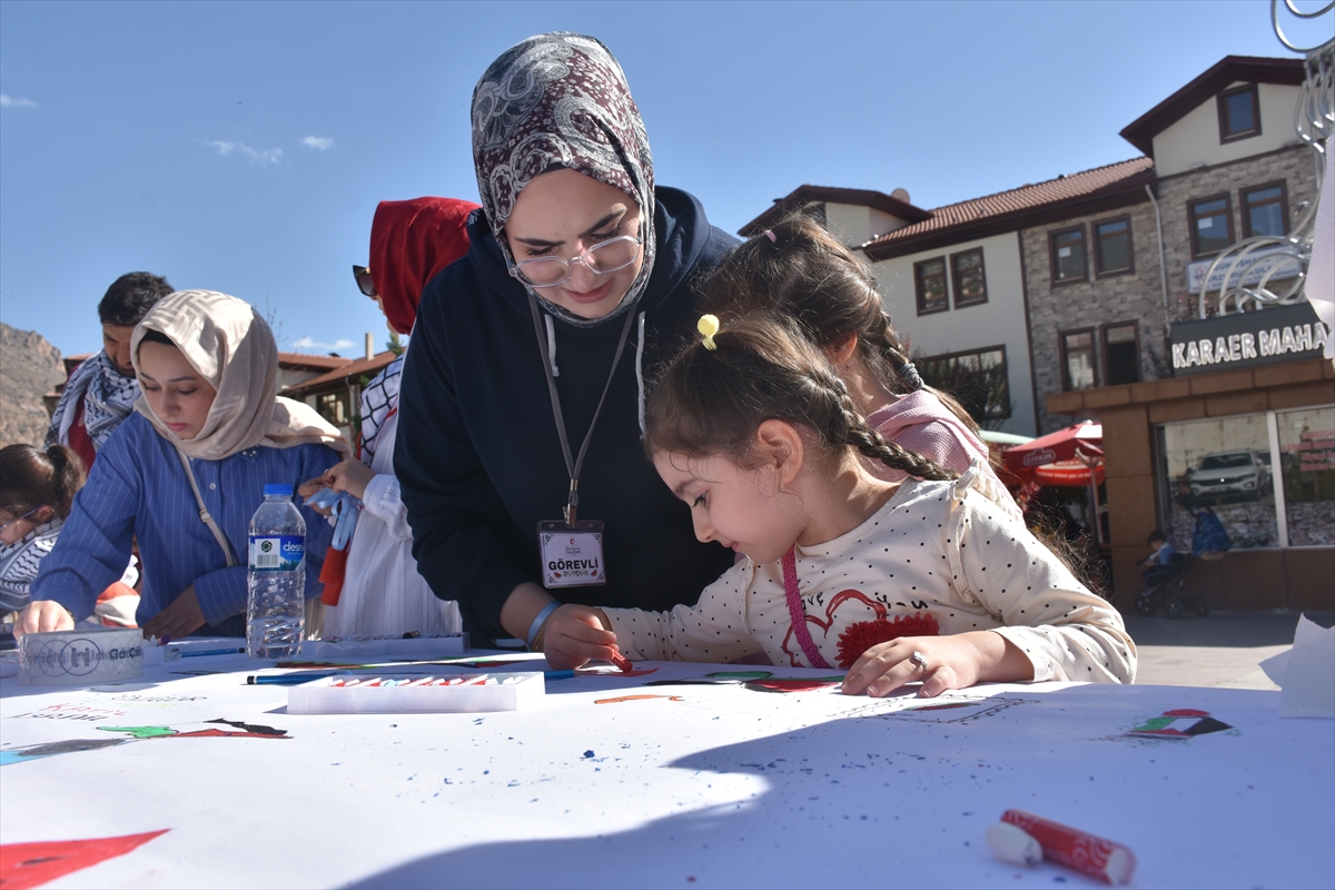 Gümüşhane'de “Filistinli çocuklar için çiz” etkinliği yapıldı