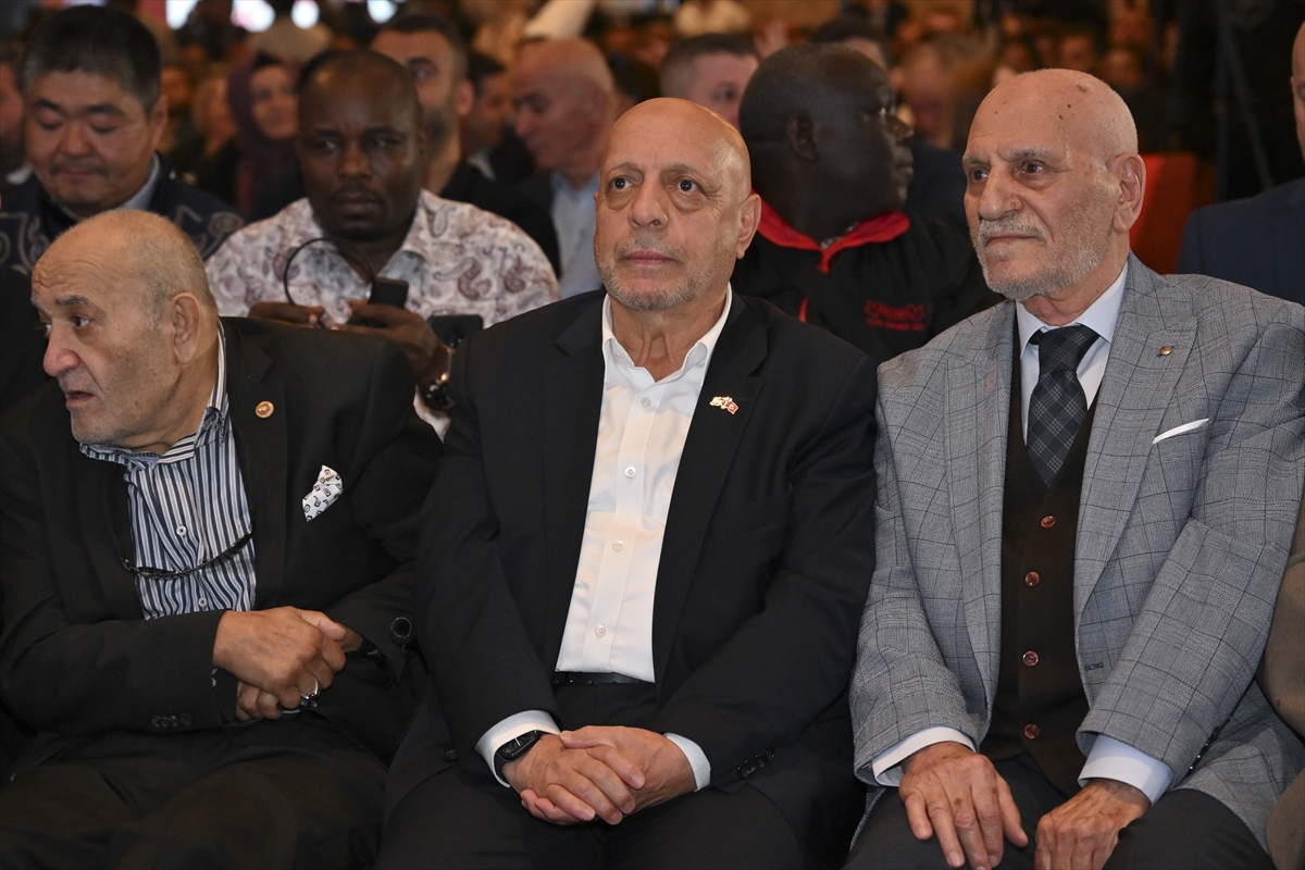 HAK-İŞ Genel Başkanı Arslan, “Emek Kahramanları Ödül Töreni”nde konuştu: