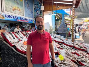 HATAY (AA) – Hatay'ın Dörtyol ilçesinde, teknenin halatına dolanan köpek
