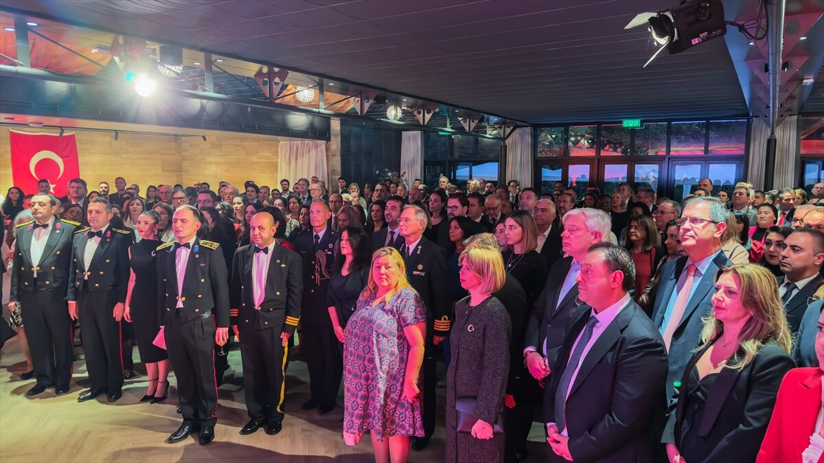 WASSENAAR (AA) – Türkiye'nin Lahey Büyükelçiliği tarafından 29 Ekim Cumhuriyet