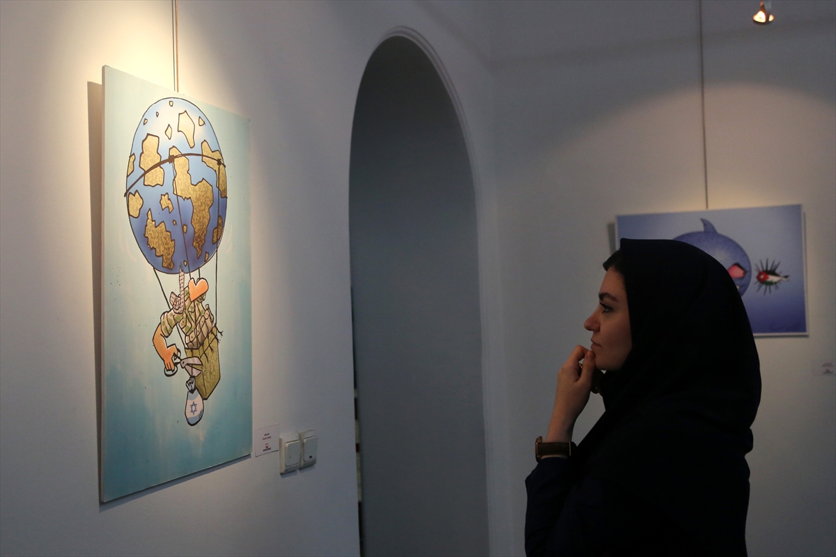 Tahran'da İsrail'in Gazze'de sürdürdüğü soykırımı konu edinen “Suç Senfonisi” adlı karikatür sergisi açıldı