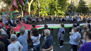 - Madrid ve Barselona'da büyük katılımla gerçekleşen gösterilerde, "İsrail ile