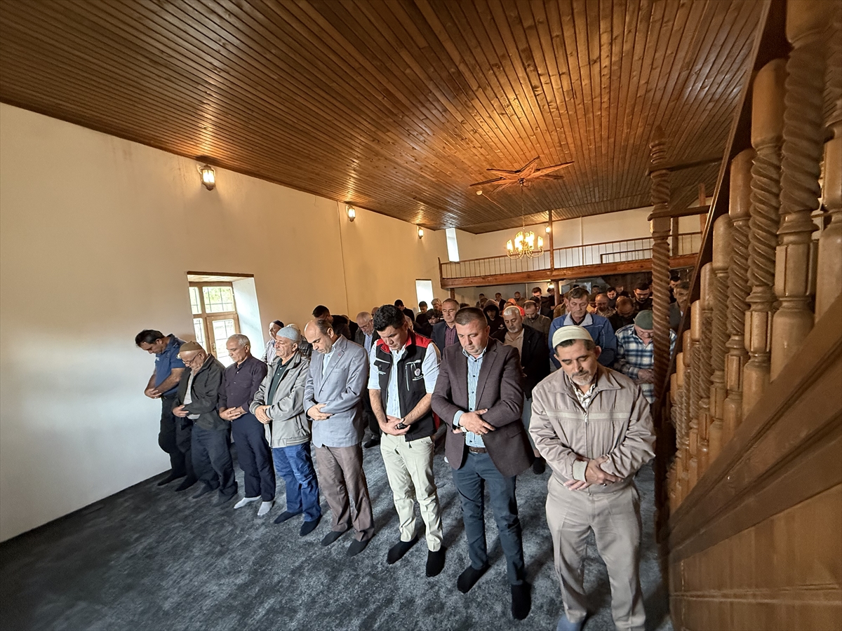 Isparta'da Akkoca Camisi 60 yıl sonra yeniden ibadete açıldı