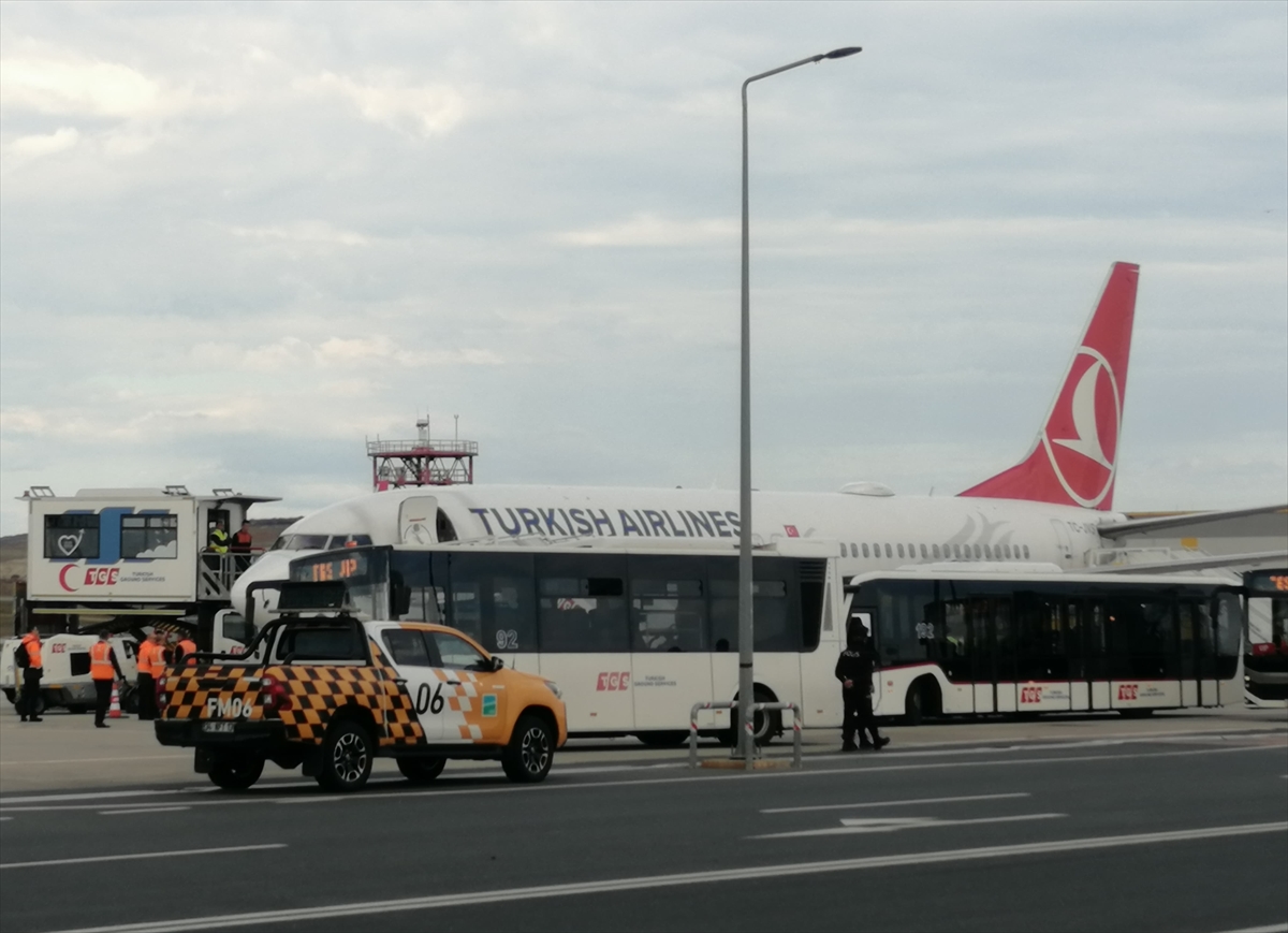 İsrail'in alıkoyduğu aktivistleri Türkiye'ye getiren THY uçağı İstanbul'a ulaştı