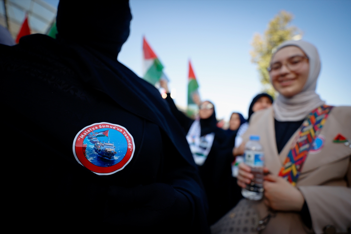 İsrail'in Gazze ve Küresel Sumud Filosu'na saldırıları protesto edildi