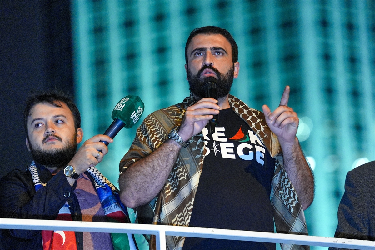 İsrail'in Özgürlük Filosu Koalisyonu'ndaki gemilere saldırısı İstanbul'da protesto edildi