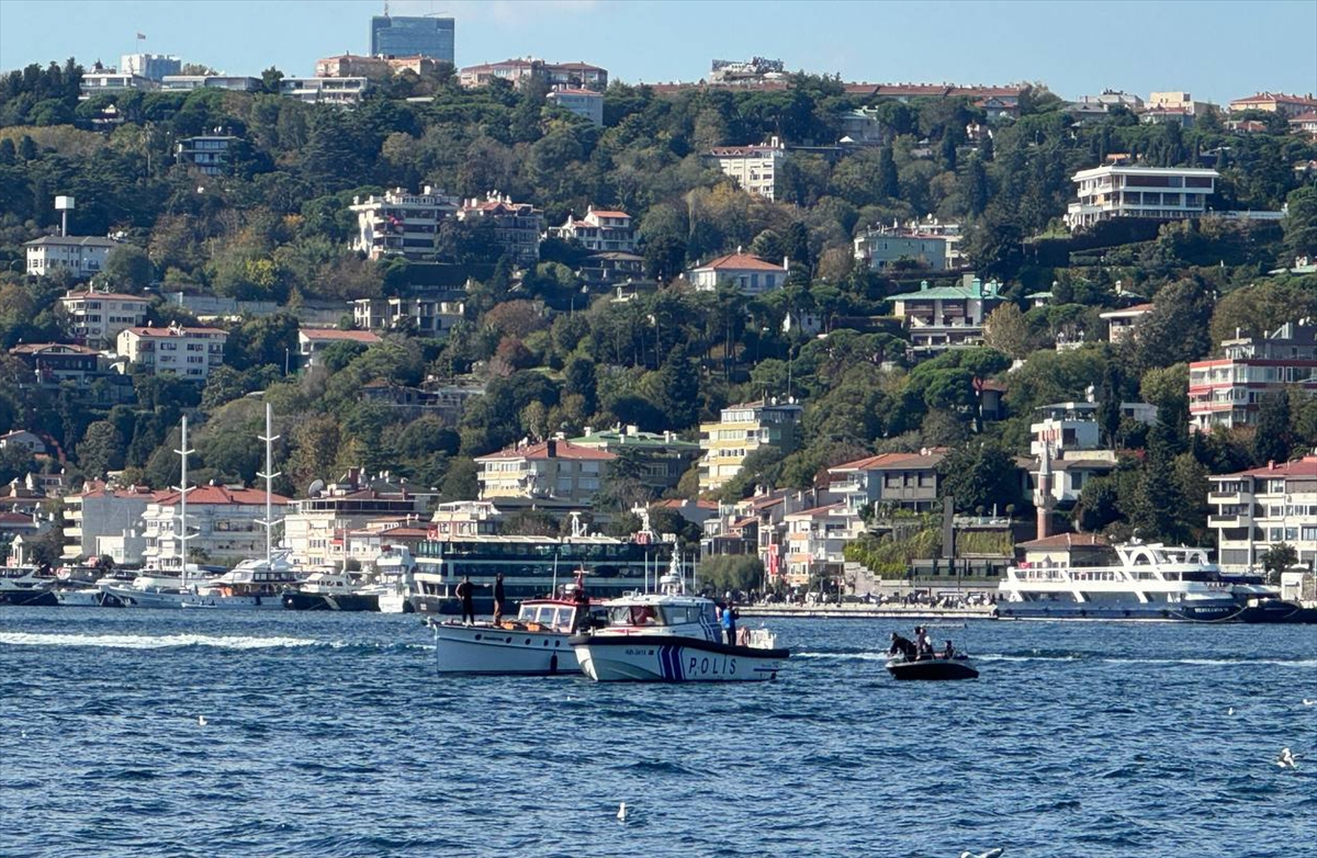 İstanbul Boğazı'nda tekneyle çarpışan kanodan suya düşen 4 kişi kurtarıldı