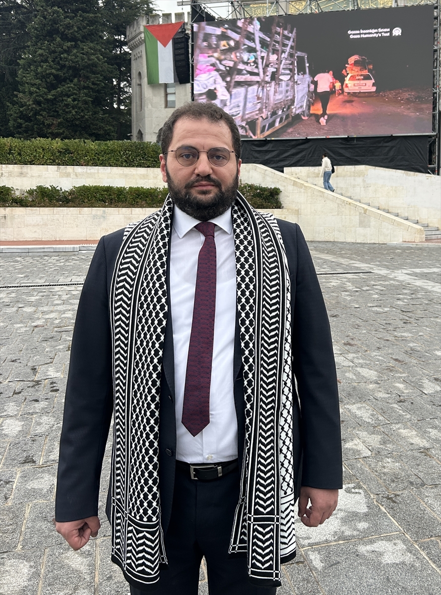 İstanbul Üniversitesi, kurduğu dev ekranla Gazze'nin sesini Beyazıt'tan duyurdu