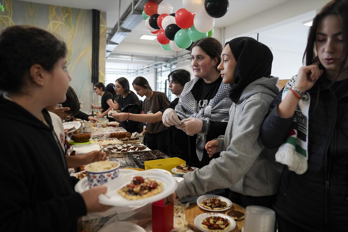 İstanbul'da bazı okullarda Gazze'ye destek için kermes düzenlendi