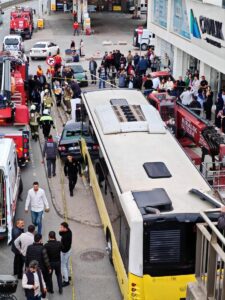 İSTANBUL (AA) – İstanbul Çekmeköy'de özel halk otobüsünün karıştığı zincirleme