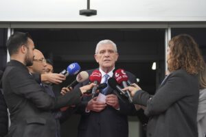 - "Kıbrıs halkının iradesine müdahale etmemek için herhangi bir aday