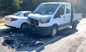 İZMİR (AA) – İzmir'in Ödemiş ilçesinde kamyonetle otomobilin çarpışması sonucu