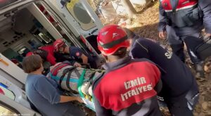 İZMİR (AA) – İzmir'in Ödemiş ilçesinde yaklaşık 12 metrelik kuyuya