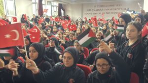 İZMİR (AA) – Türkiye genelinde tüm okullarda eş zamanlı gerçekleştirilen