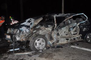 İZMİR (AA) – İzmir'in Ödemiş ilçesinde otomobil ile pikabın çarpışması