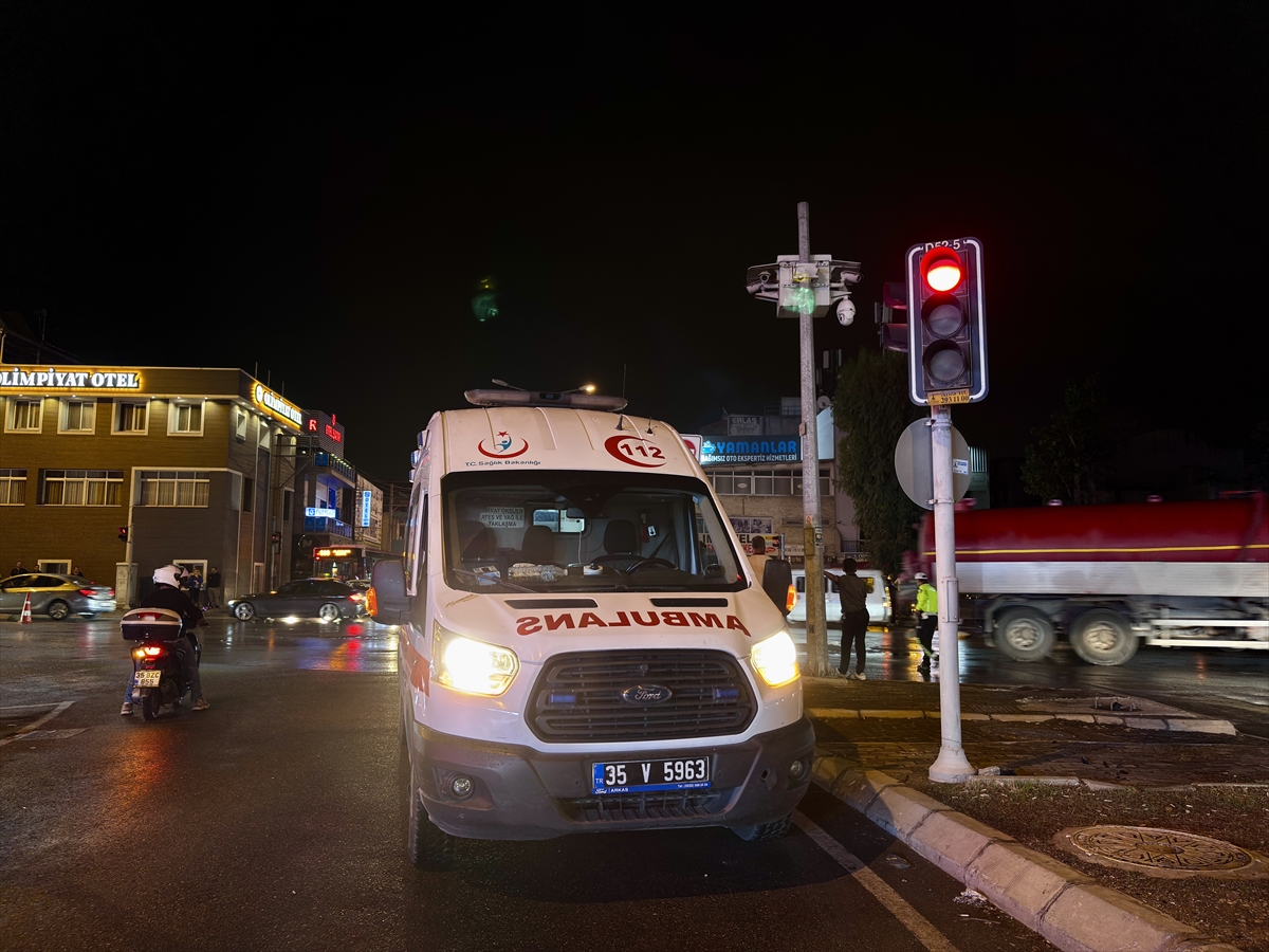 İzmir'de vidanjörle çarpışan motosikletin sürücüsü hayatını kaybetti