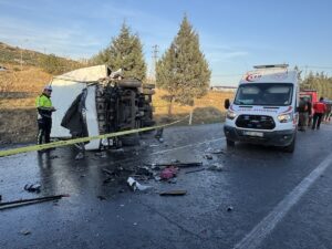 KAHRAMANMARAŞ (AA) – ​​​​​​​Kahramanmaraş'ın Onikişubat ilçesinde akaryakıt tankerine çarpan kamyonun