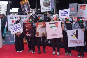 KAHRAMANMARAŞ (AA) – Kahramanmaraş'ta vatandaşlar, Filistin'de yaşanan insanlık dramına dikkat