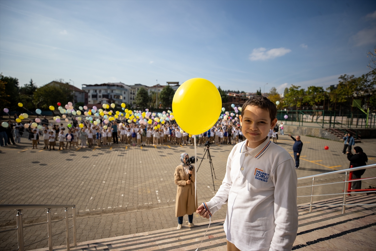 Kanseri yenen Melike için gökyüzüne balonlar bırakıldı