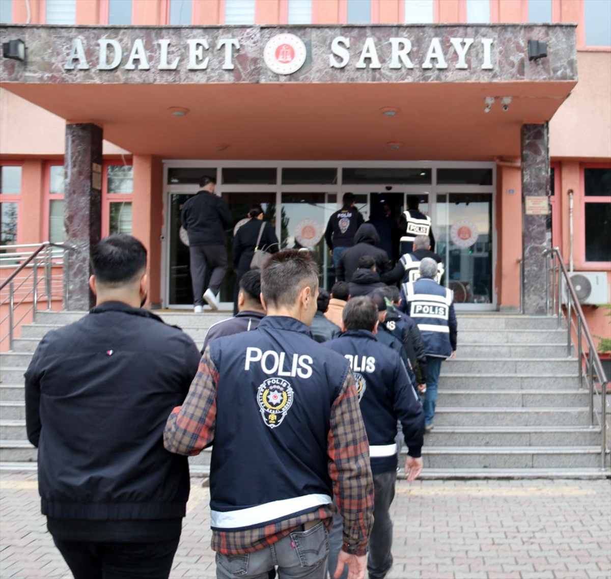 Karabük merkezli siber dolandırıcılık operasyonunda 14 zanlı tutuklandı