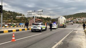 KARABÜK (AA) – Karabük'ün Eskipazar ilçesinde tırla çarpışan minibüsteki 14