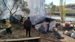 KARS (AA) – Kars'ta müstakil bir evde çıkan yangın itfaiye