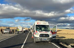 KARS (AA) – Kars'ta şarampole devrilen otomobildeki 1 kişi öldü,