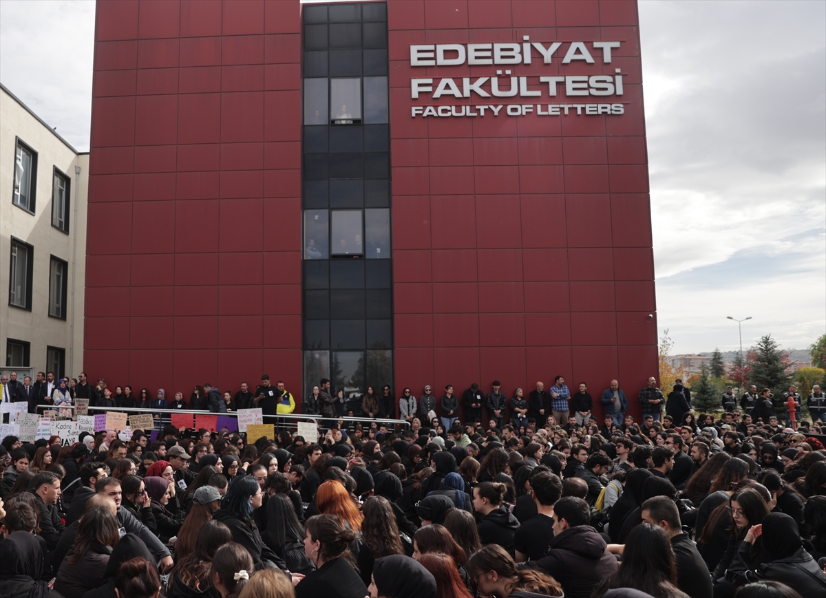 Kayseri'de eski eşi tarafından öldürülen üniversite öğrencisi kadının cenazesi defnedildi