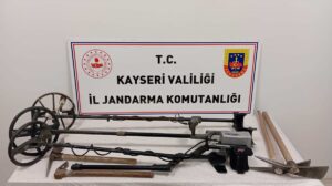 KAYSERİ (AA) – Kayseri'nin Yeşilhisar ilçesinde izinsiz kazı yapan 4